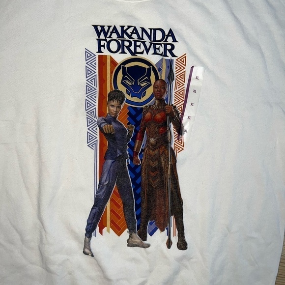 Marvel Studios Black Panther Wakanda Forever Sweatshirt Size XL NWT - Picture 2 of 3